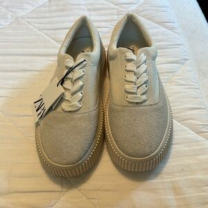 Men’s Zara sneaker.